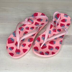 Strawberry print flip flops 11/12